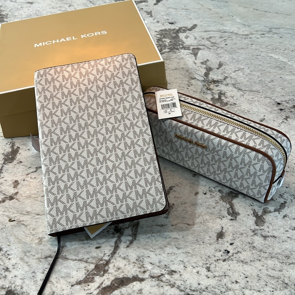 Michael Kors Logo Notebook and Pencil Case Gift Set Vanilla - Picture 12 of 16